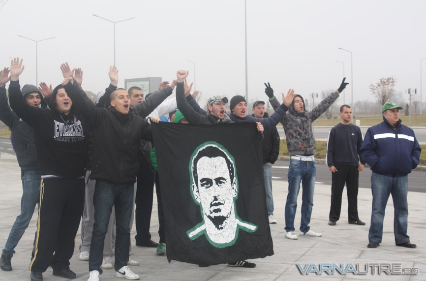 Феновете изпратиха Жоро Илиев със сълзи на очи