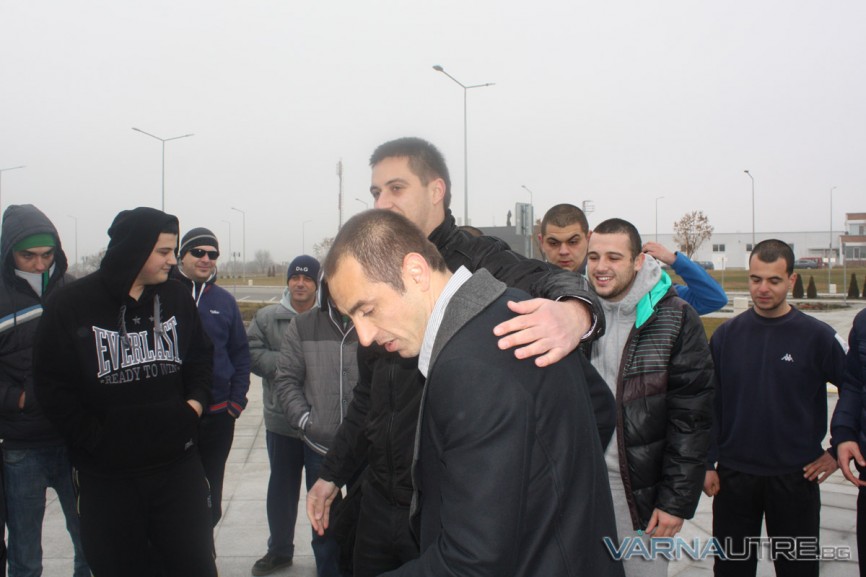 Феновете изпратиха Жоро Илиев със сълзи на очи